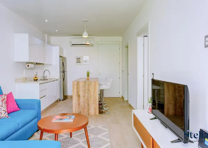 Premium Location Steps To 5th, Rooftop Pool & Bbq