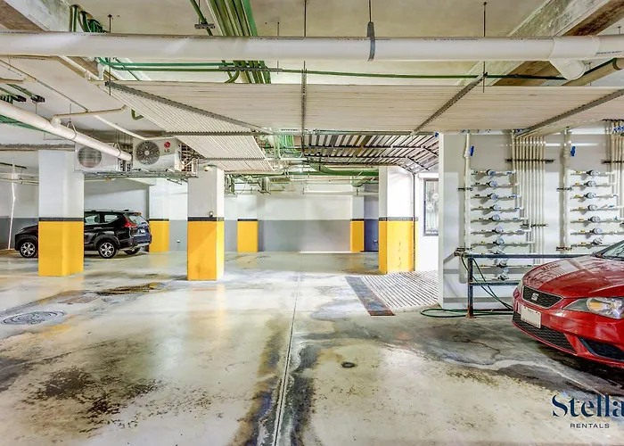 Premium Location Steps To 5th, Rooftop Pool & Bbq
